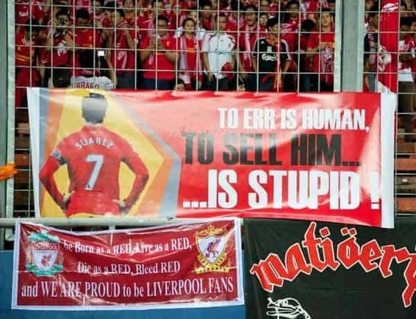 JAKARTA, INDONESIA - Saturday, July 20, 2013: Liverpool supporters' banner about Luis Suarez 'To Err is human, to sell him is stupid' before a preseason friendly at the Gelora Bung Karno Stadium. (Pic by David Rawcliffe/Propaganda)