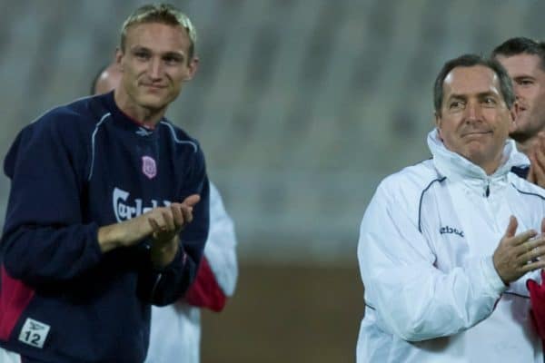 ATHENS, GREECE - Wednesday, November 22, 2000: Liverpool's manager Gerard Houllier (centre) and team applaud a player who turns up late during a training session at the Olympic Stadium in Athens, ahead of their UEFA Cup 3rd round, 1st leg clash with Olympiakos. (Pic by David Rawcliffe/Propaganda)