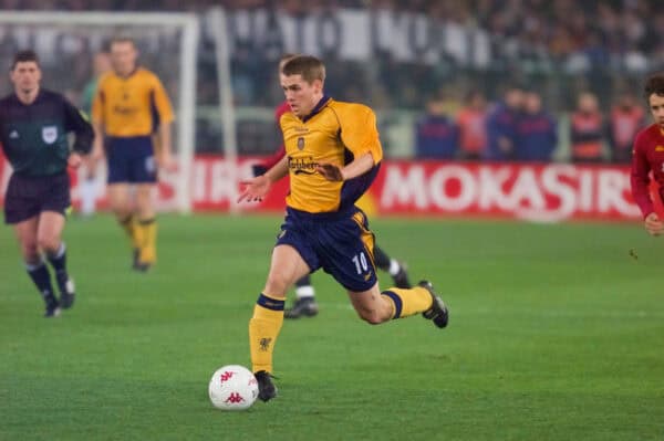ROME, ITALY - Thursday, February 15, 2001: Liverpool's Michael Owen in action against AS Roma during the UEFA Cup 4th Round 1st Leg match at the Stadio Olimpico. (Pic by David Rawcliffe/Propaganda)