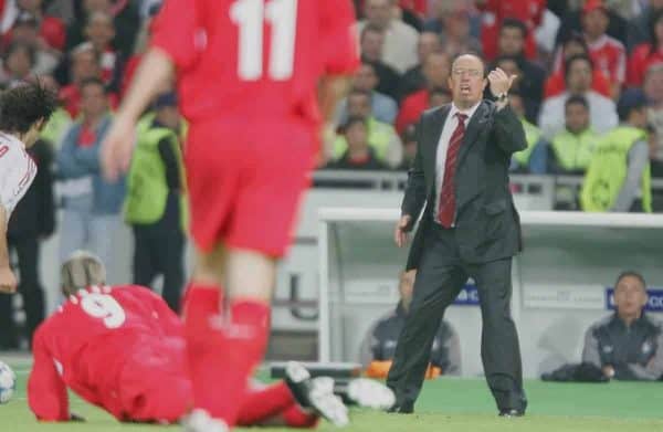 ISTANBUL, TURKEY - WEDNESDAY, MAY 25th, 2005: Liverpool's manager Rafael Benitez urges his side on against AC Milan during the UEFA Champions League Final at the Ataturk Olympic Stadium, Istanbul. (Pic by David Rawcliffe/Propaganda)