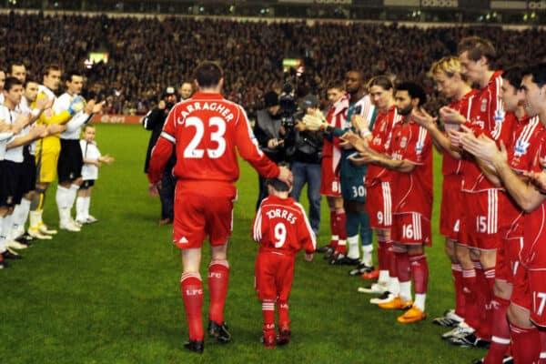 LIVERPOOL, ENGLAND - Tuesday, January 15, 2008: Liverpool's Jamie Carragher walks out for his 500th appearance for the Reds flanked by a guard of honour during the FA Cup 3rd Round Replay against Luton Town at Anfield. (Photo by David Rawcliffe/Propaganda)
***NOT FOR SYNDICATION***