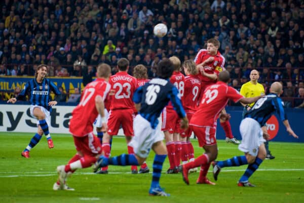 MILAN, ITALY - Tuesday, March 10, 2008: Liverpool players form a wall to defend a free-kick from FC Internazionale Milano's Zlatan Ibrahimovic during the UEFA Champions League First knockout Round 2nd Leg match at the San Siro. (Pic by David Rawcliffe/Propaganda)