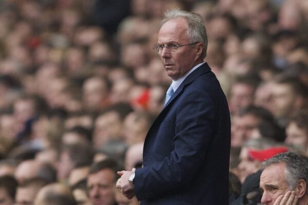 LIVERPOOL, ENGLAND – Sonntag, 4. Mai 2008: Manchester Citys Manager Sven Goran-Eriksson während des Premiership-Spiels in Anfield.  (Foto von David Rawcliffe/Propaganda)