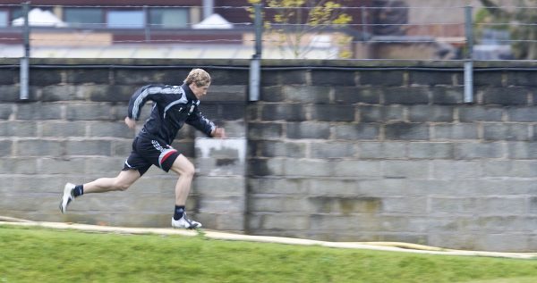 LIVERPOOL, ENGLAND - Friday, November 14, 2008: Liverpool's Fernando Torres during a training session at the club's Melwood training ground. (Photo by David Rawcliffe/Propaganda)