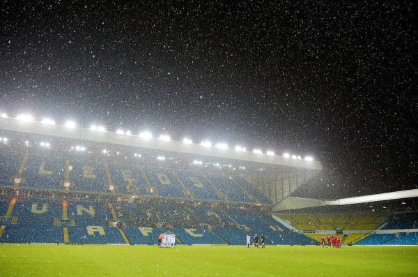 LEEDS, ENGLAND - Tuesday, December 2, 2008: Snow drifts down illuminated by the Elland Road floodlights during the FA Youth Cup 3rd Round match between Leeds United and Liverpool. (Photo by David Rawcliffe/Propaganda)