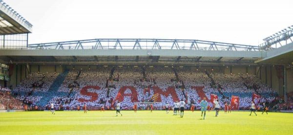 LIVERPOOL, ENGLAND - Sunday, May 24, 2009: Liverpool supporters on the Spion Kop display a mosaic in honor on Sami Hyypia's decade of service to the club before the Premiership match at Anfield. (Photo by: David Tickle/Propaganda)