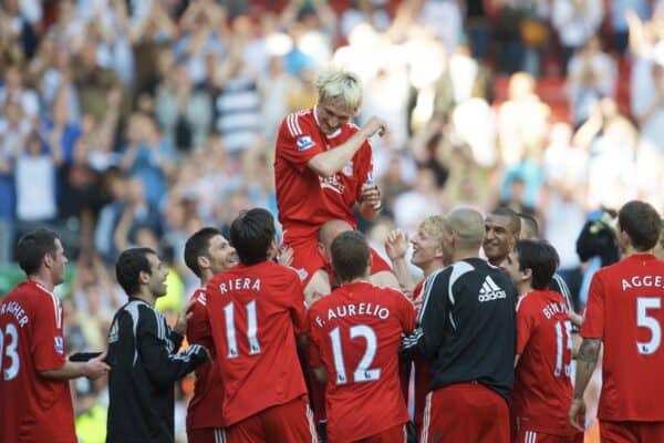 LIVERPOOL, ENGLAND - Sunday, May 24, 2009: Liverpool's Sami Hyypia is lifted up by team mate goalkeeper Pepe Reina after his final appearance for the Reds at the end of a decade of service, following the final Premiership match against Tottenham Hotspur at Anfield. (Photo by: David Rawcliffe/Propaganda)