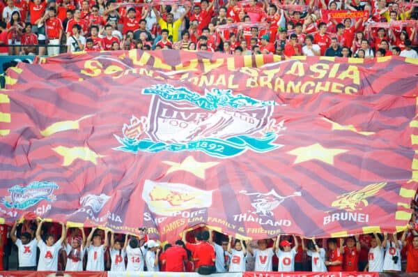 SINGAPORE, SINGAPORE - Sunday, July 26, 2009: Liverpool supporters during a preseason friendly at the Singapore National Stadium. (Pic by David Rawcliffe/Propaganda)