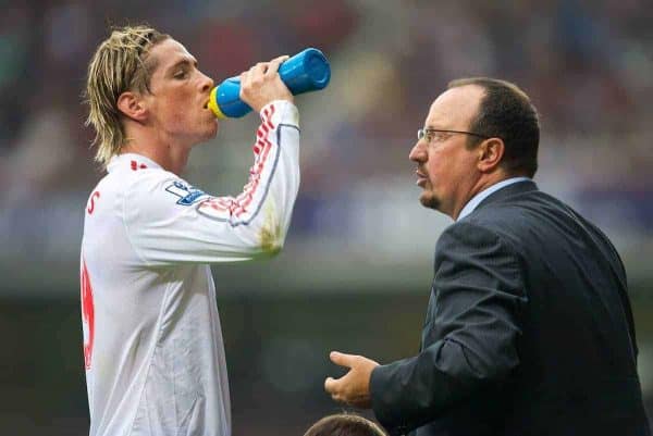 LONDON, ENGLAND - Saturday, September 19, 2009: Liverpool's Fernando Torres and manager Rafael Benitez during the Premiership match against West Ham United at Upton Park. (Pic by David Rawcliffe/Propaganda)