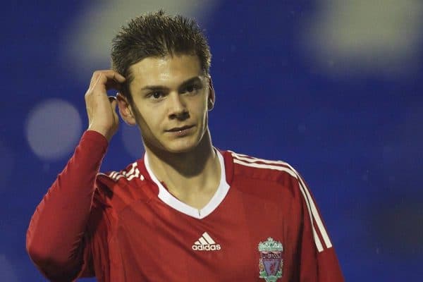 BIRKENHEAD, ENGLAND – Donnerstag, 25. März 2010: Liverpools Alex Kacaniklic im Einsatz gegen Wigan Athletic während des Spiels der FA Premiership Reserves League (Northern Division) im Prenton Park. (Foto von David Rawcliffe/Propaganda)