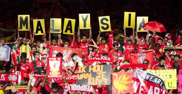 KUALA LUMPUR, MALAYSIA - Saturday, July 16, 2011: Liverpool supporters during a match against a Malaysia XI at the National Stadium Bukit Jalil in Kuala Lumpur on day six of the club's Asia Tour. (Photo by David Rawcliffe/Propaganda)