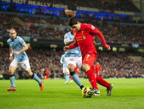 MANCHESTER, ENGLAND - Sunday, February 3, 2013: Liverpool's Luis Alberto Suarez Diaz in action against Manchester City during the Premiership match at the City of Manchester Stadium. (Pic by David Rawcliffe/Propaganda)