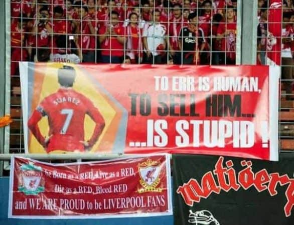 JAKARTA, INDONESIA - Saturday, July 20, 2013: Liverpool supporters' banner about Luis Suarez 'To Err is human, to sell him is stupid' before a preseason friendly at the Gelora Bung Karno Stadium. (Pic by David Rawcliffe/Propaganda)