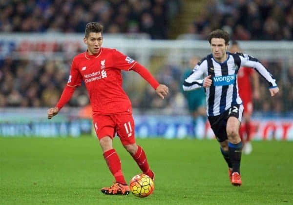 NEWCASTLE-UPON-TYNE, ENGLAND - Sunday, December 6, 2015: Liverpool's Roberto Firmino in action against Newcastle United during the Premier League match at St. James' Park. (Pic by David Rawcliffe/Propaganda)