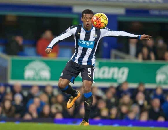 LIVERPOOL, ENGLAND - Wednesday, February 3, 2016: Newcastle United's Georginio Wijnaldum in action against Everton during the Premier League match at Goodison Park. (Pic by David Rawcliffe/Propaganda)