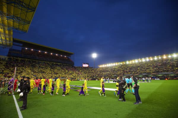 VILLRREAL, SPAIN - Thursday, April 28, 2016: Villarreal CF and Liverpool players walk-out before the UEFA Europa League Semi-Final 1st Leg match at Estadio El Madrigal. (Pic by David Rawcliffe/Propaganda)