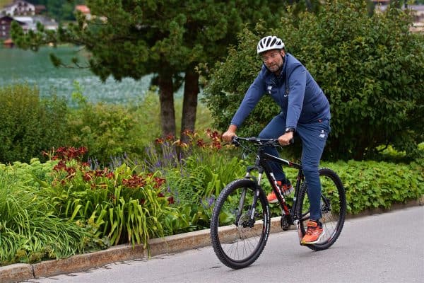 ROTTACH-EGERN, GERMANY - Thursday, July 27, 2017: Liverpool's manager Jürgen Klopp cycles back from training from the Seehotel Uberfahrt on the banks of Lake Tegernsee on day two of their preseason training camp in Germany. (Pic by David Rawcliffe/Propaganda)