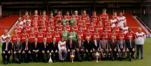 Liverpool FC squad photo season 1990/91 - 1990s