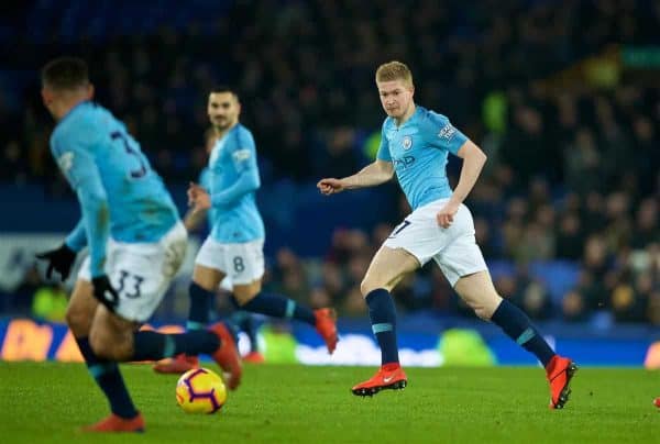 LIVERPOOL, ENGLAND - Wednesday, February 6, 2019: Manchester City's Kevin De Bruyne plays a ball for Gabriel Jesus to score the second goal during the FA Premier League match between Everton FC and Manchester City FC at Goodison Park. (Pic by David Rawcliffe/Propaganda)