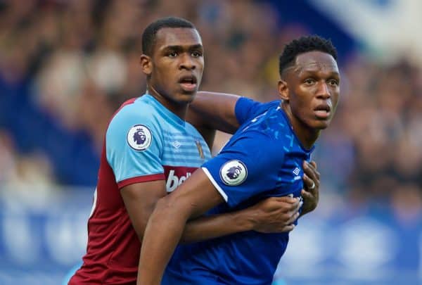 LIVERPOOL, ENGLAND - Saturday, October 19, 2019: West Ham United's Issa Diop (L) and Everton's Yerry Mina during the FA Premier League match between Everton FC and West Ham United FC at Goodison Park. (Pic by David Rawcliffe/Propaganda)