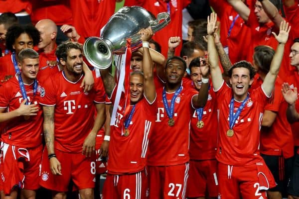 LISBON, PORTUGAL - Sunday, August 23, 2020: FC Bayern Munich's Thiago Alcantara lifts the European Cup trophy as Bayern win it for the sixth time after the UEFA Champions League Final between FC Bayern Munich and Paris Saint-Germain at the Estadio do Sport Lisboa e Benfica. FC Bayern Munich won 1-0. (Credit: ©UEFA)