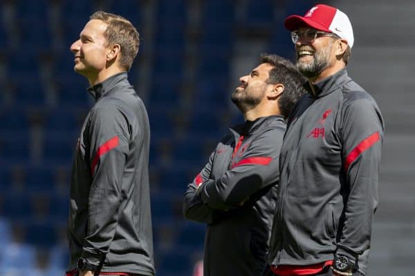 SALZBURG, AUSTRIA - Tuesday, August 25, 2020: Liverpool's first-team development coach Pepijn Lijnders (L), elite development coach Vitor Matos (C) and manager Jürgen Klopp (R) before a preseason friendly match between FC Red Bull Salzburg and Liverpool FC at the Red Bull Arena. (Pic by Propaganda)