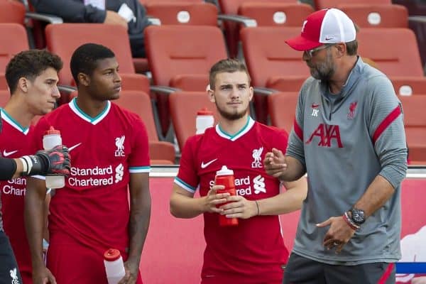 SALZBURG, AUSTRIA - Tuesday, August 25, 2020: Liverpool's manager Jürgen Klopp prepares to bring on five substitutes during a preseason friendly match between FC Red Bull Salzburg and Liverpool FC at the Red Bull Arena. (Pic by Propaganda)