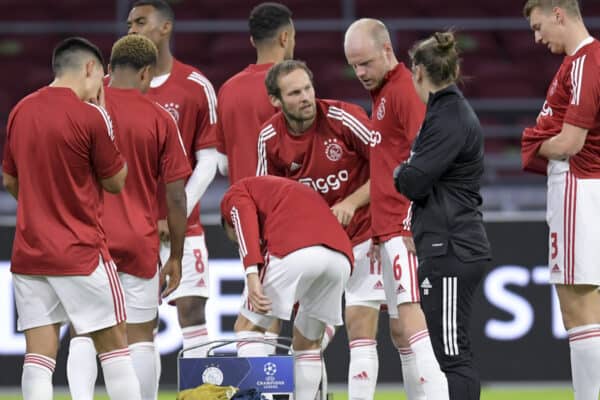 AMSTERDAM, THE NETHERLANDS - Wednesday, October 21, 2020: Ajax's Daley Blind (L) and Davy Klaassen during the pre-match warm-up before the opening UEFA Champions League Group D match between AFC Ajax and Liverpool FC at the Johan Cruijff ArenA. (Pic by Orange Pictures via Propaganda)