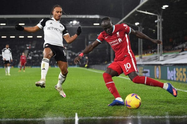 LONDON, ENGLAND - Sunday, December 13, 2020: Liverpool's Sadio Mané (R) and Fulham's Bobby De Cordova-Reid during the FA Premier League match between Fulham FC and Liverpool FC at Craven Cottage. (Pic by David Rawcliffe/Propaganda)