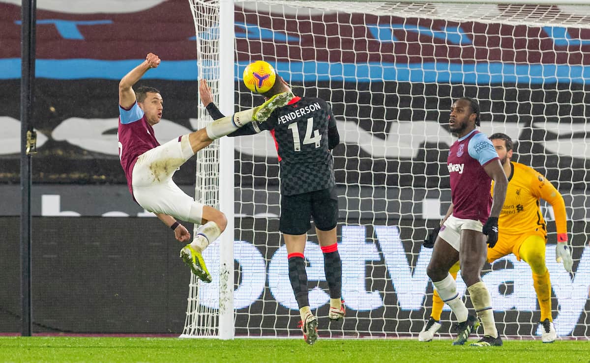 LONDON, ENGLAND - Sunday, January 31, 2021: Liverpool's captain Jordan Henderson gets a kick to the head from West Ham United's Tomáš Sou?ek during the FA Premier League match between West Ham United FC and Liverpool FC at the London Stadium. Liverpool won 3-1. (Pic by David Rawcliffe/Propaganda)