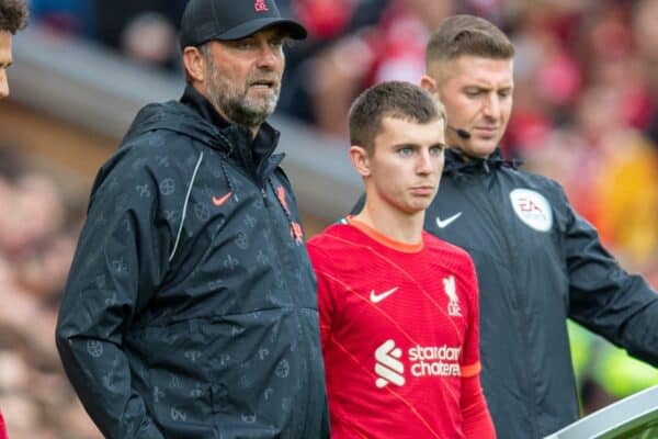 LIVERPOOL, ENGLAND - Sunday, August 8, 2021: Liverpool's manager Jürgen Klopp prepares to bring on substitutes Rhys Williams (L) and Ben Woodburn (R) during a pre-season friendly match between Liverpool FC and Athletic Club de Bilbao at Anfield. The game ended in a 1-1 draw. (Pic by David Rawcliffe/Propaganda)