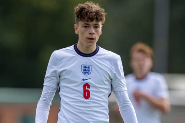 NEWPORT, GALES - Viernes, 3 de septiembre de 2021: Luke Chambers de Inglaterra durante un partido de desafío amistoso internacional entre Gales Sub-18's e Inglaterra Sub-18's en Spytty Park.  (Foto de David Rawcliffe/Propaganda)