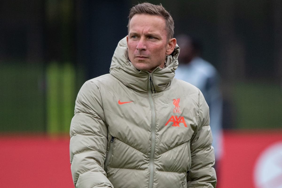 LIVERPOOL, ENGLAND - Tuesday, September 14, 2021: Liverpool's first-team development coach Pepijn Lijnders during a training session at the AXA Training Centre ahead of the UEFA Champions League Group B Matchday 1 game between Liverpool FC and AC Milan. (Pic by David Rawcliffe/Propaganda)