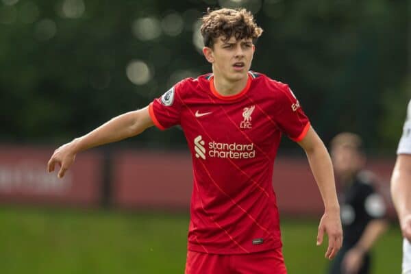 LIVERPOOL, Inglaterra - domingo, 19 de setembro de 2021: Owen Beck de Liverpool durante a partida da Premier League 2 Division 1 entre Liverpool U23 e Leeds United U23 na Liverpool Academy.  O Leeds United venceu por 4 a 0.  (Foto David Rawcliffe/Propaganda)