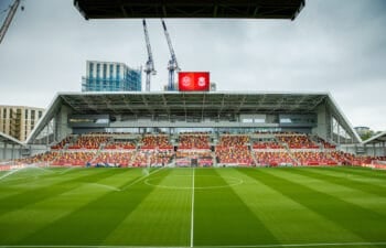 LONDON, ENGLAND - Saturday, September 25, 2021: A general view of the Brentford Commnity Stadium before the FA Premier League match between Brentford FC and Liverpool FC. (Pic by David Rawcliffe/Propaganda) Football – FA Premier League – Brentford FC v Liverpool FC