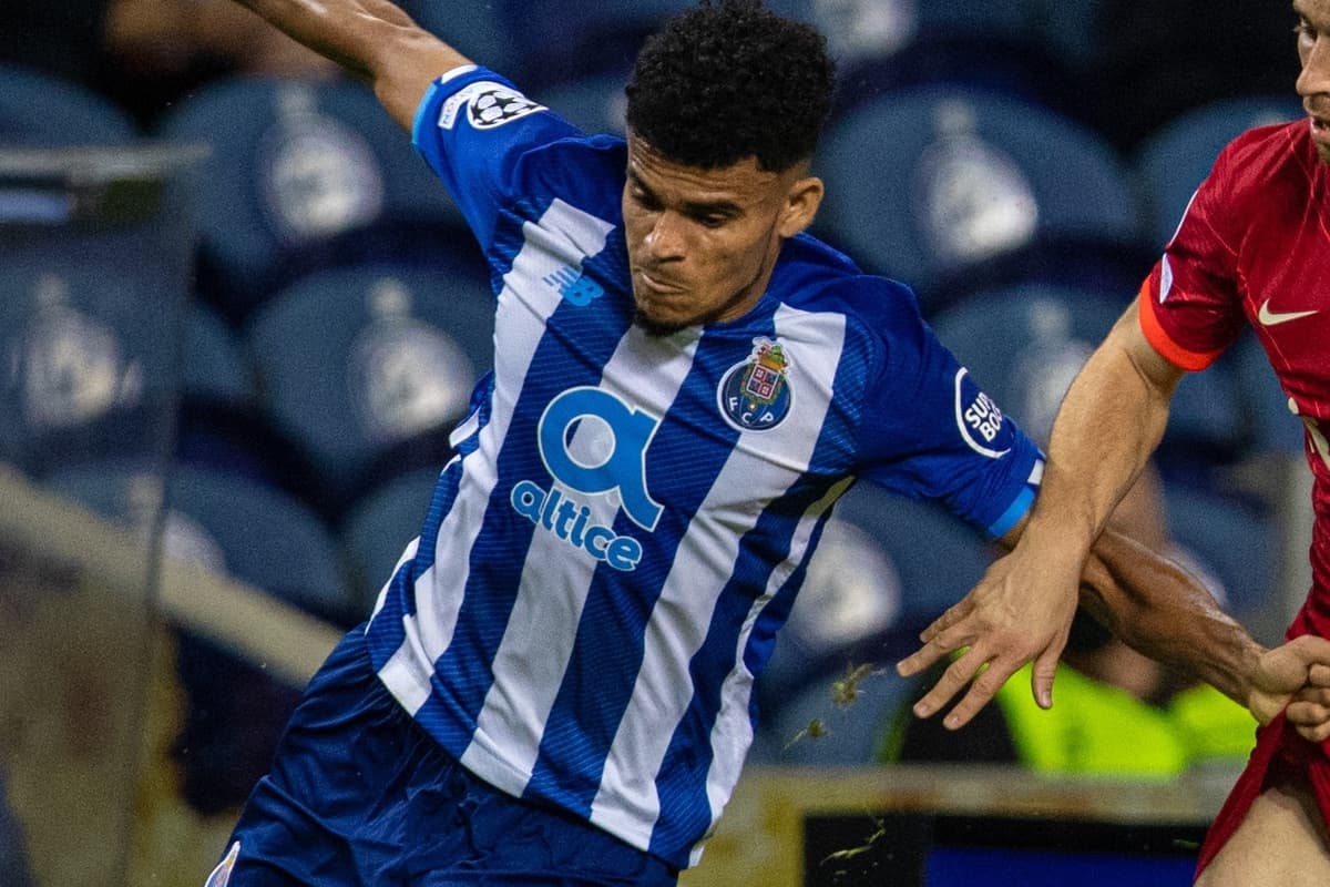 PORTO, PORTUGAL - Tuesday, September 28, 2021: Liverpool's Diogo Jota (R) and FC Porto's Luis Di?az during the UEFA Champions League Group B Matchday 2 game between FC Porto and Liverpool FC at the Estádio do Dragão. Liverpool won 5-1. (Pic by David Rawcliffe/Propaganda)