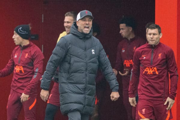 LIVERPOOL, ENGLAND - Monday, October 18, 2021: Liverpool's manager Jürgen Klopp leads his players out before a training session at the AXA Training Centre ahead of the UEFA Champions League Group B Matchday 3 game between Club Atlético de Madrid and Liverpool FC. (Pic by David Rawcliffe/Propaganda)