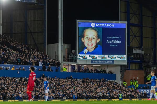 LIVERPOOL, ENGLAND - Wednesday, December 1, 2021: Supporters applaud in the 12th minute in memory of murdered 12-year-old Ava White during the FA Premier League match between Everton FC and Liverpool FC, the 239th Merseyside Derby, at Goodison Park. Liverpool won 4-1. (Pic by David Rawcliffe/Propaganda)