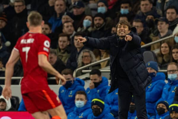 LONDON, ENGLAND - Sunday, December 19, 2021: Tottenham Hotspur's manager Antonio Conte during the FA Premier League match between Tottenham Hotspur FC and Liverpool FC at the Tottenham Hotspur Stadium. The game ended in a 2-2 draw. (Pic by David Rawcliffe/Propaganda)