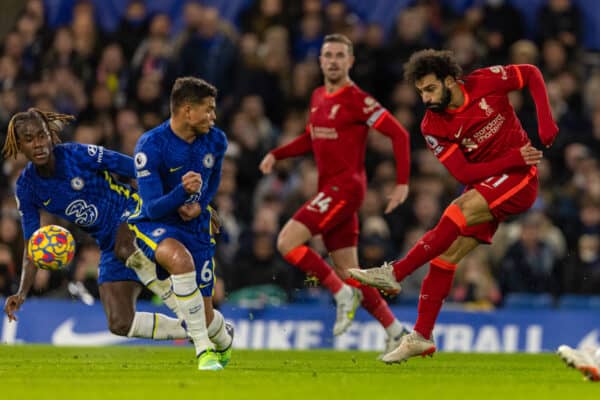 LONDON, ENGLAND - Sunday, January 2, 2022: Liverpool's Mohamed Salah shoots during the FA Premier League match between Chelsea FC and Liverpool FC at Stamford Bridge. The game ended in a 2-2 draw. (Pic by David Rawcliffe/Propaganda)