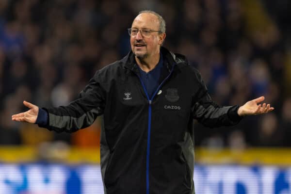 KINGSTON UPON HULL, INGLATERRA - Sábado, 8 de enero de 2022: El entrenador del Everton, Rafael Benítez, reacciona durante el partido de la tercera ronda de la FA Cup entre Hull City AFC y Everton FC en el KC Stadium.  (Foto de David Rawcliffe/Propaganda)