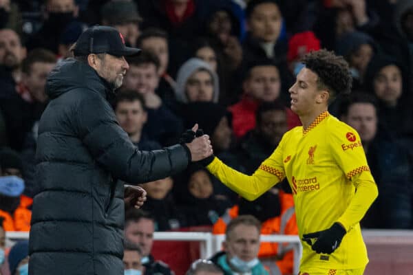 LONDON, ENGLAND - Thursday, January 20, 2022: Liverpool's Kaide Gordon shakes hand with manager Jürgen Klopp during the Football League Cup Semi-Final 2nd Leg match between Arsenal FC and Liverpool FC at the Emirates Stadium. Liverpool won 2-0, 2-0 on aggregate. (Pic by David Rawcliffe/Propaganda)