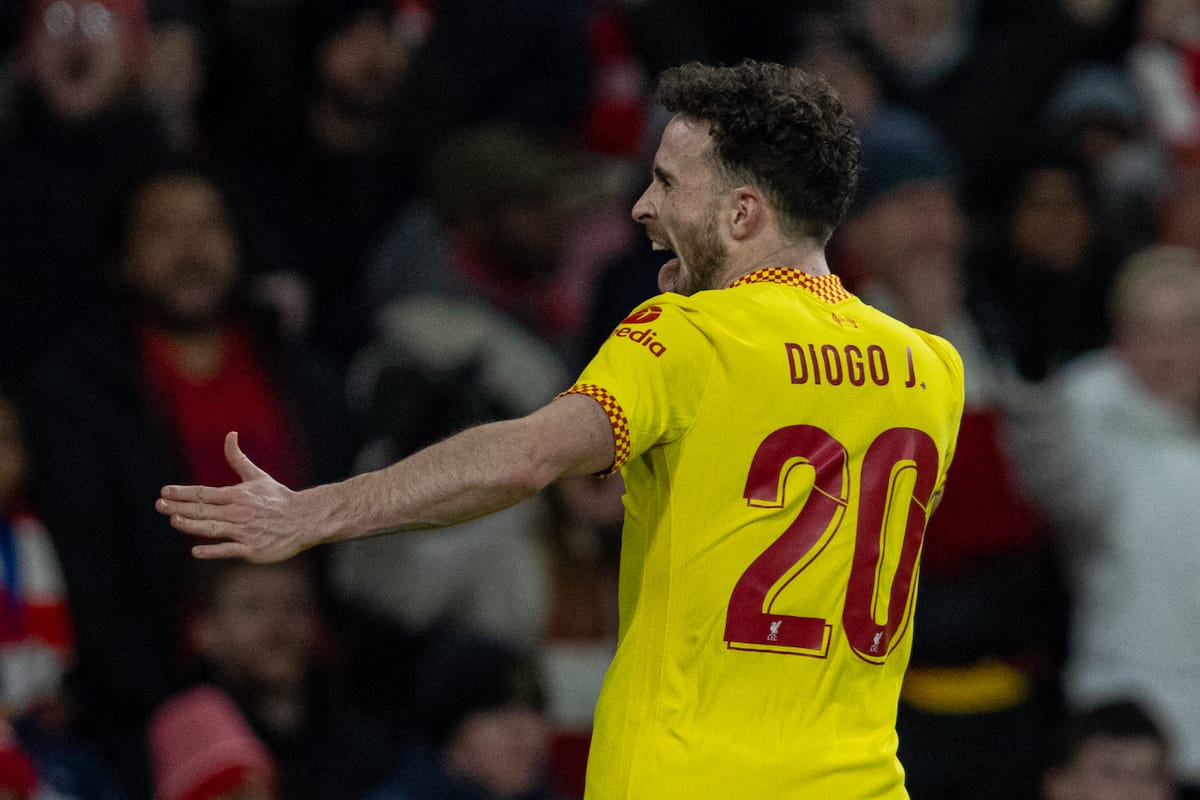 LONDON, ENGLAND - Thursday, January 20, 2022: Liverpool's Diogo Jota celebrates after scoring the second goal during the Football League Cup Semi-Final 2nd Leg match between Arsenal FC and Liverpool FC at the Emirates Stadium. Liverpool won 2-0, 2-0 on aggregate. (Pic by David Rawcliffe/Propaganda)