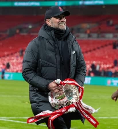 LONDON, ENGLAND - Sunday, February 27, 2022: Liverpool's manager Jürgen Klopp celebrates with the trophy after the Football League Cup Final match between Chelsea FC and Liverpool FC at Wembley Stadium. Liverpool won 11-10 on penalties after a goal-less draw. (Pic by David Rawcliffe/Propaganda)