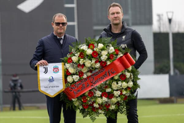 TORINO, ITALY - Tuesday, March 15, 2022: Liverpool's Academy Manager Alex Inglethorpe presents a friendship wreath to Juventus' Teams Staff Co-ordinator Gianluca Pessotto, the wreath "In Memoria & Amicizia (Memory & Friendship) from all at Liverpool FC" in memory of the 39 victims, mostly Juventus supporters, of the Heysel Stadium disaster, before the UEFA Youth League Quarter-Final between Juventus Under-19's and Liverpool FC Under-19's at the Juventus Training Centre. Juventus won 2-0. (Pic by David Rawcliffe/Propaganda)