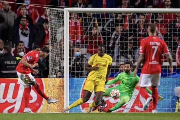 LISBON, PORTUGAL - Tuesday, April 5, 2022: Benfica's Darwin Nunez scores his side's first goal past Liverpool's goalkeeper Alisson Becker after a mistake by Ibrahima Konaté to make the score 1-2 during the UEFA Champions League Quarter-Final 1st Leg game between SL Benfica and Liverpool FC at the Estádio da Luz. Liverpool won 3-1. (Pic by David Rawcliffe/Propaganda)