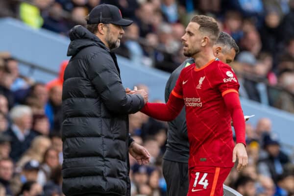 MANCHESTER, ENGLAND - Sunday, April 10, 2022: Liverpool's captain Jordan Henderson shakes hands with manager Jürgen Klopp as he is substituted during the FA Premier League match between Manchester City FC and Liverpool FC at the City of Manchester Stadium. The game ended in a 2-2 draw. (Pic by David Rawcliffe/Propaganda)