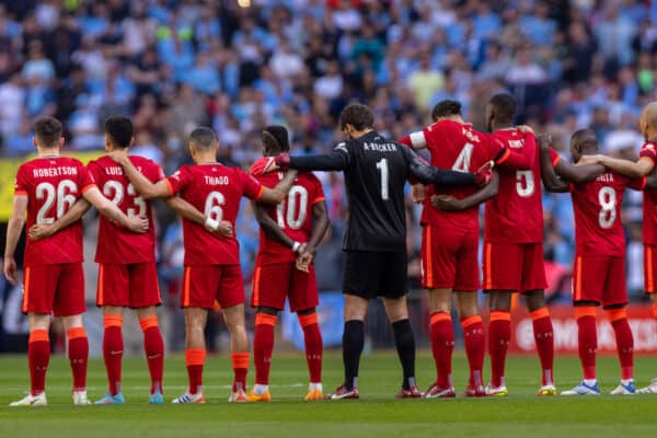 LONDON, ENGLAND - Saturday, April 16, 2022: Liverpool players stand for a moment's silence to remember the 97 victims of the Hillsborough Stadium Disaster before the FA Cup Semi-Final game between Manchester City FC and Liverpool FC at Wembley Stadium. Liverpool won 3-2. (Pic by David Rawcliffe/Propaganda)