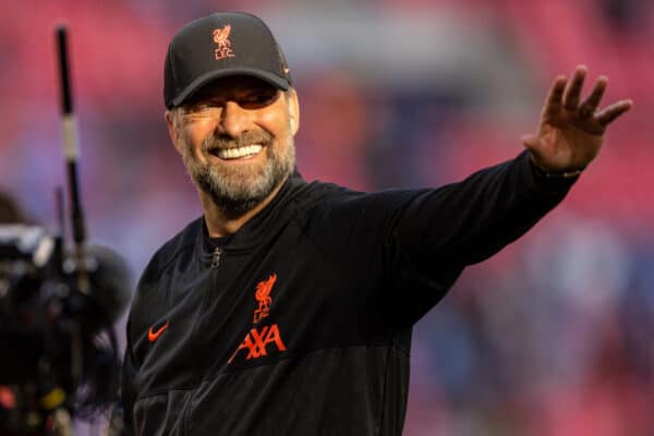 LONDON, ENGLAND - Saturday, April 16, 2022: Liverpool's manager Jürgen Klopp waves to the supporters after the FA Cup Semi-Final game between Manchester City FC and Liverpool FC at Wembley Stadium. Liverpool won 3-2. (Pic by David Rawcliffe/Propaganda)