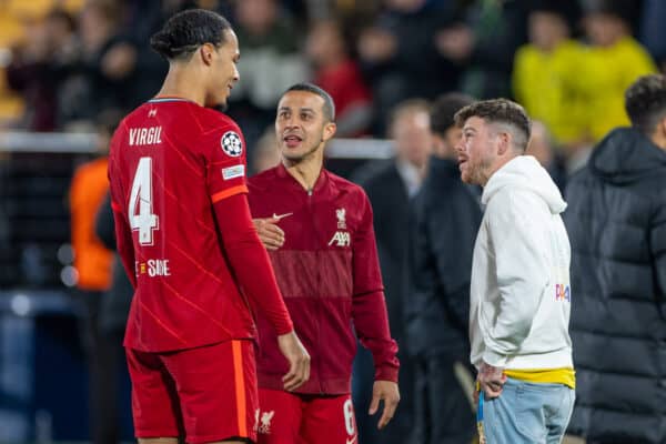 VILLARREAL, SPAIN - Tuesday, May 3, 2022: Liverpool's Virgil van Dijk (L) and Thiago Alcântara (C) chat with former player Villarreal's Alberto Moreno after the UEFA Champions League Semi-Final 2nd Leg game between Villarreal CF and Liverpool FC at the Estadio de la Cerámica. Liverpool won 3-2 (5-2 on aggregate). (Pic by David Rawcliffe/Propaganda)